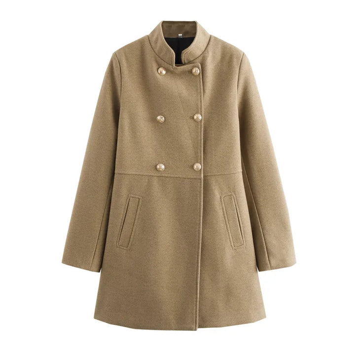 Cappotto donna beige, doppio petto, elegante, con bottoni dorati, tasche laterali, collo alto. Ideale per autunno e inverno. Moda femminile.