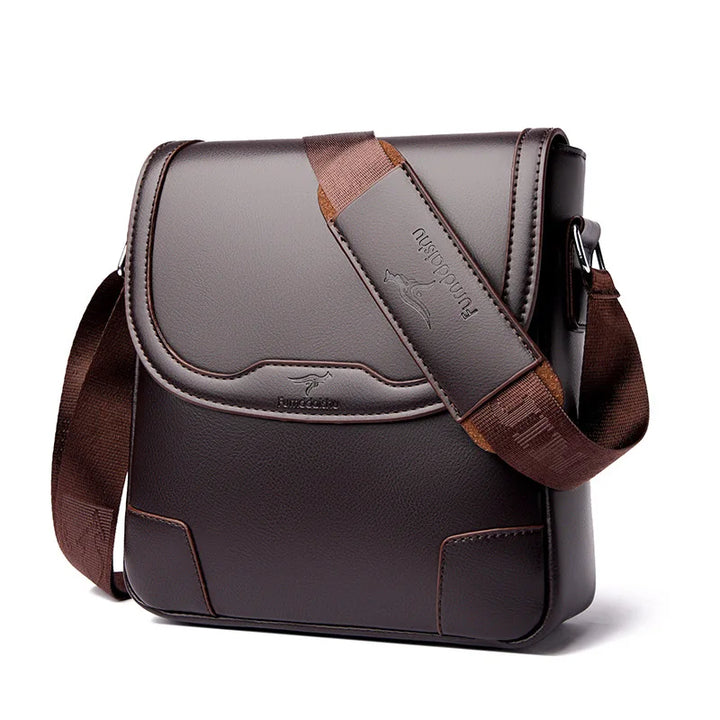 Borsa a tracolla in pelle marrone da uomo, design elegante e moderno, con cinturino regolabile. Ideale per lavoro e tempo libero.