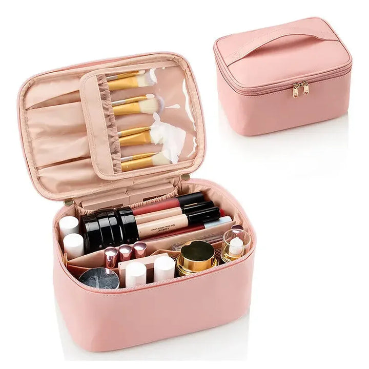 Astuccio trucco rosa con scomparti, pennelli e cosmetici. Organizer da viaggio per make-up, borsa cosmetica compatta e portatile.