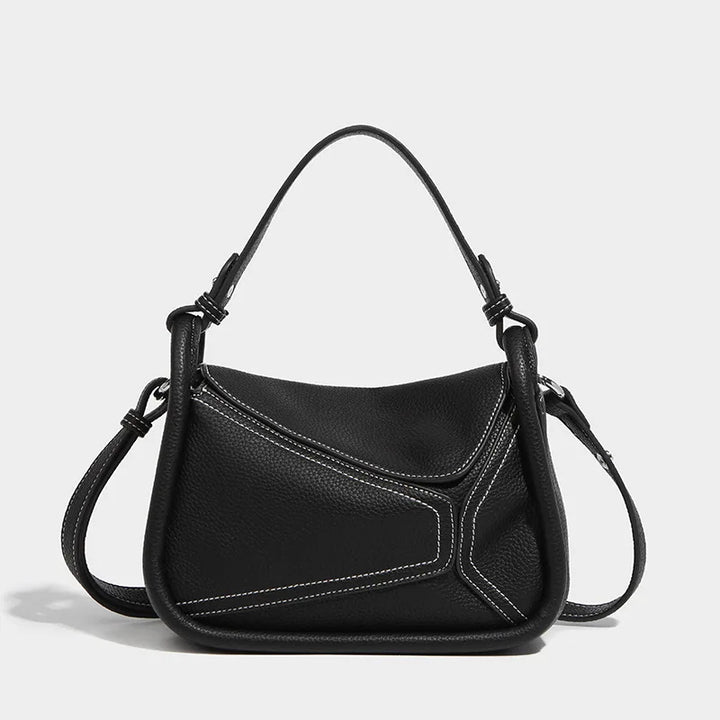 Borsa a tracolla nera in pelle con cuciture bianche, design moderno, manico superiore e tracolla regolabile. Accessorio moda elegante e versatile.