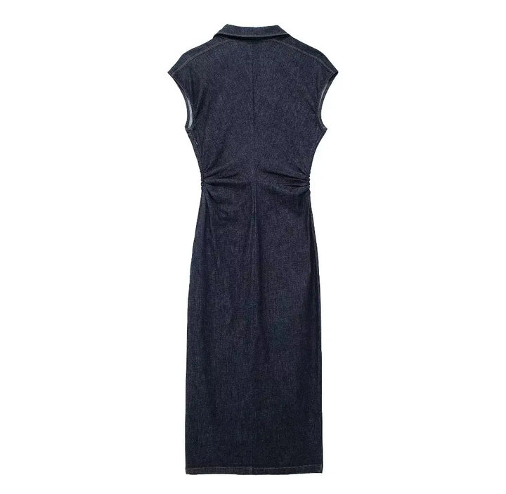Abito lungo in denim blu scuro senza maniche, design elegante e moderno, perfetto per occasioni casual e formali. Vestito donna moda 2023.