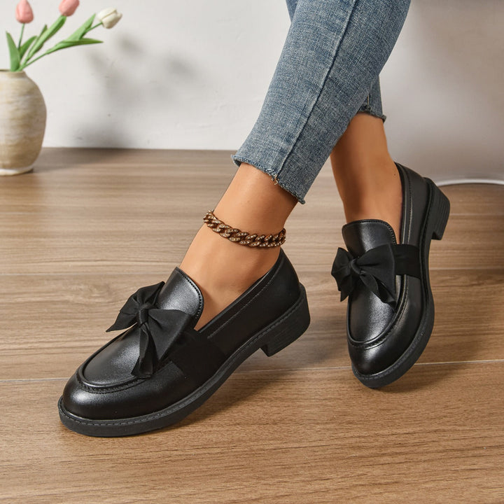 Mocassino Donna in Vernice con Fiocco Tacco Basso