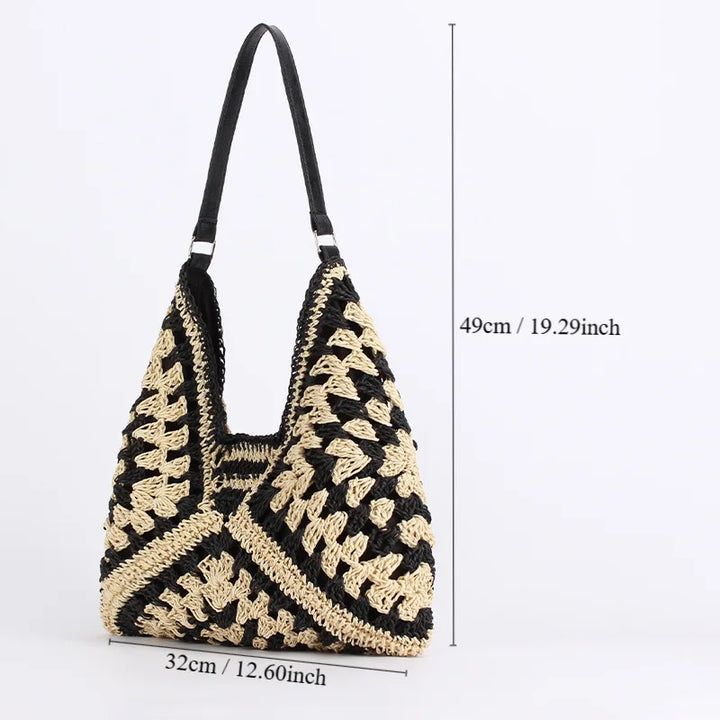 Borsa a spalla in paglia intrecciata beige e nera, dimensioni 49x32 cm, stile boho chic, manico in pelle, perfetta per l'estate e lo shopping.
