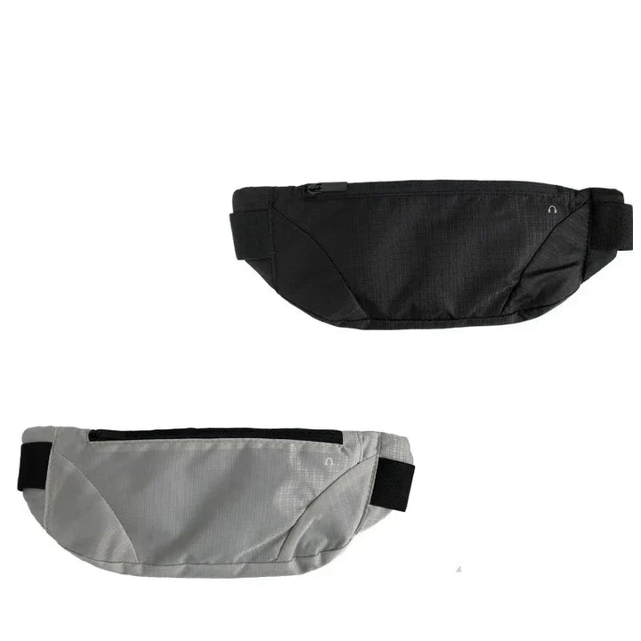Due marsupi unisex in tessuto resistente, uno nero e uno grigio, con chiusura a zip e cintura regolabile. Accessori moda pratici e versatili.