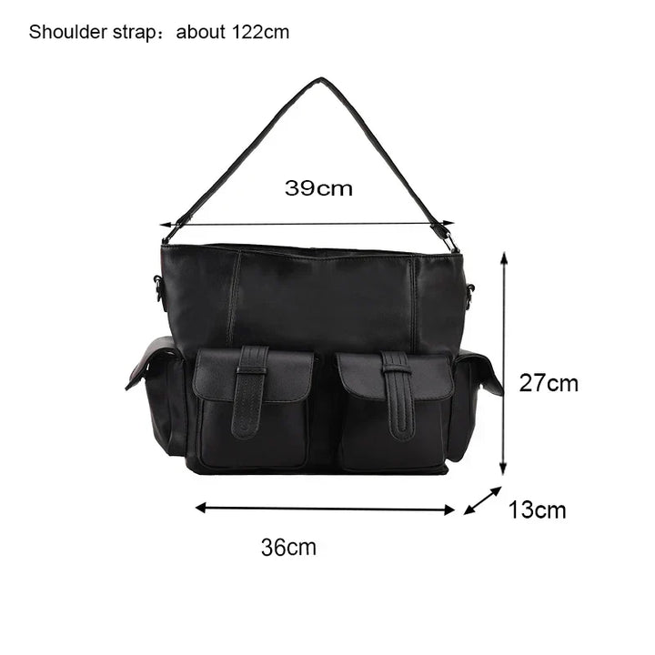 Borsa a tracolla nera in pelle sintetica, dimensioni 39x27x13 cm, con tasche frontali e tracolla regolabile di circa 122 cm.