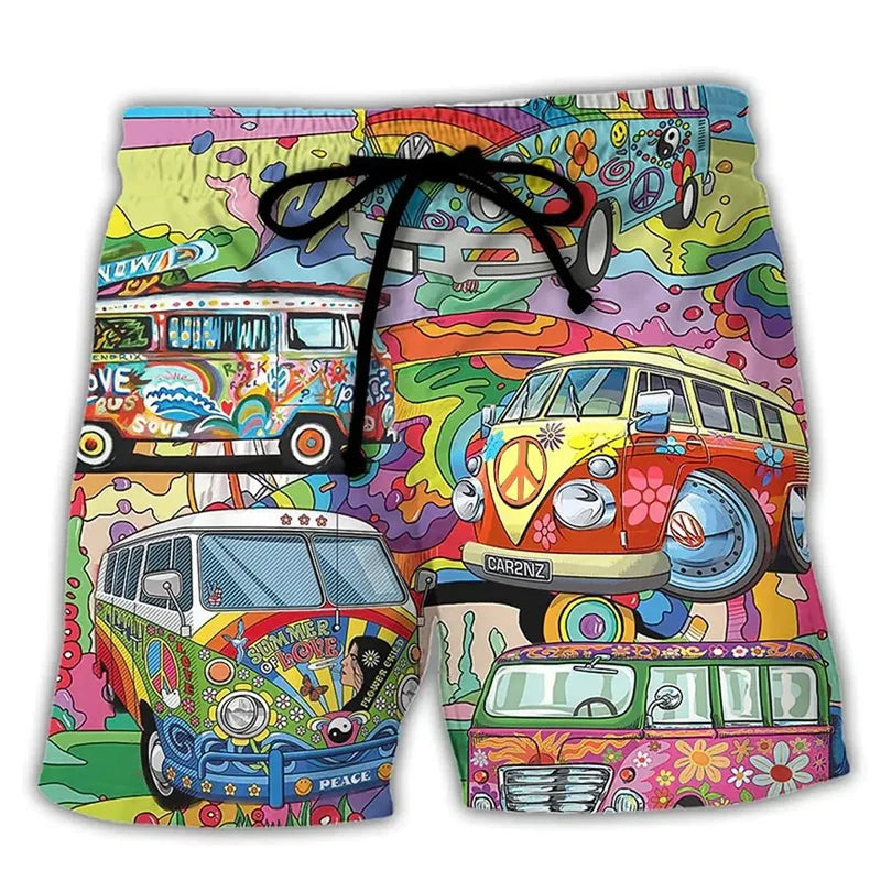 Pantaloncini da bagno colorati con stampa di furgoni hippie psichedelici, simboli di pace e fiori. Design vivace, ideale per moda estiva e spiaggia.