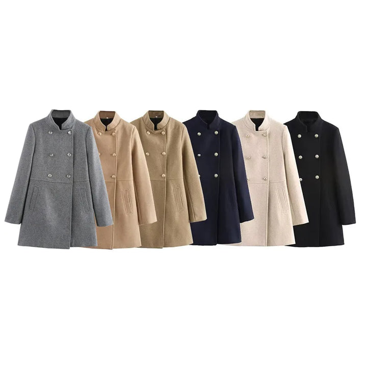 Cappotti doppiopetto donna in lana, colori assortiti: grigio, beige, cammello, blu, crema, nero. Eleganti, invernali, moda femminile.
