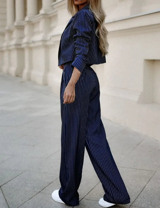 Completo Donna Blazer Corto e Pantaloni Gamba Dritta Rigati