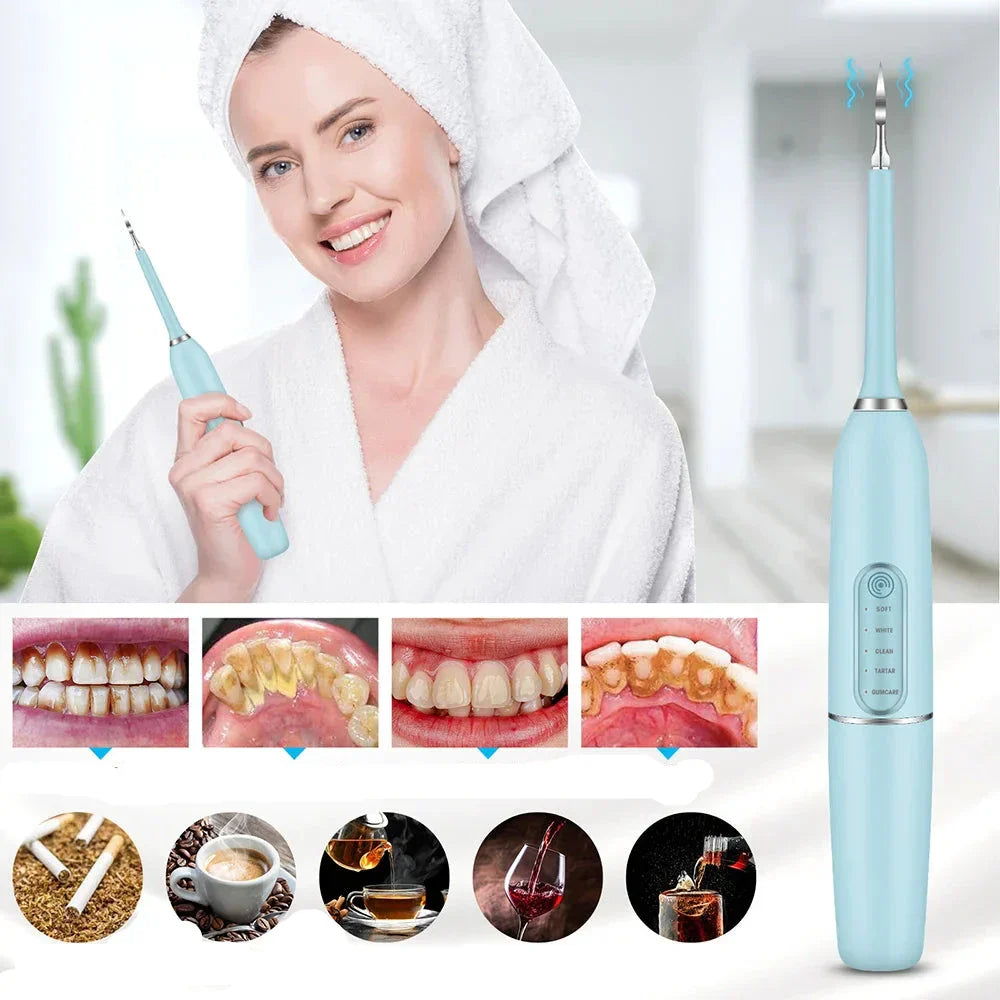 Spazzolino elettrico blu per sbiancamento denti, donna sorridente in accappatoio bianco, immagini prima e dopo, effetti caffè e vino sui denti.