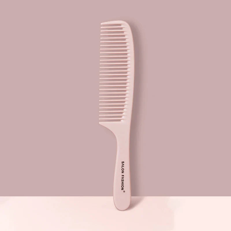 Pettine rosa in plastica con denti larghi, ideale per capelli ricci o mossi. Design ergonomico, marchio "Salon Fashion". Accessorio per styling capelli.