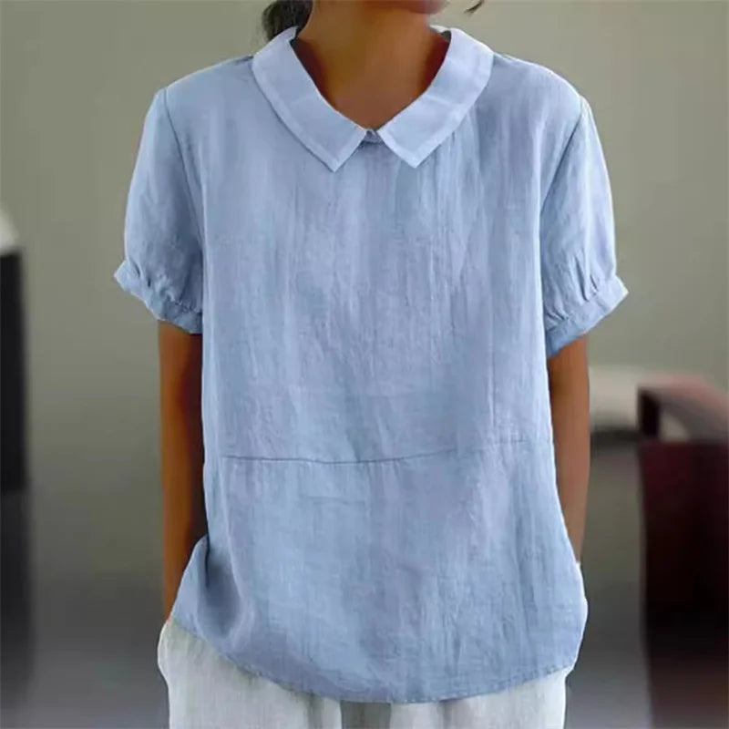 Camicia donna in lino azzurro, maniche corte, colletto classico, stile casual elegante. Ideale per look estivi e primaverili.
