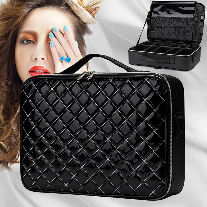 Elegante borsa cosmetica nera trapuntata, con scomparti interni, ideale per trucco e accessori. Design moderno e pratico per viaggi.