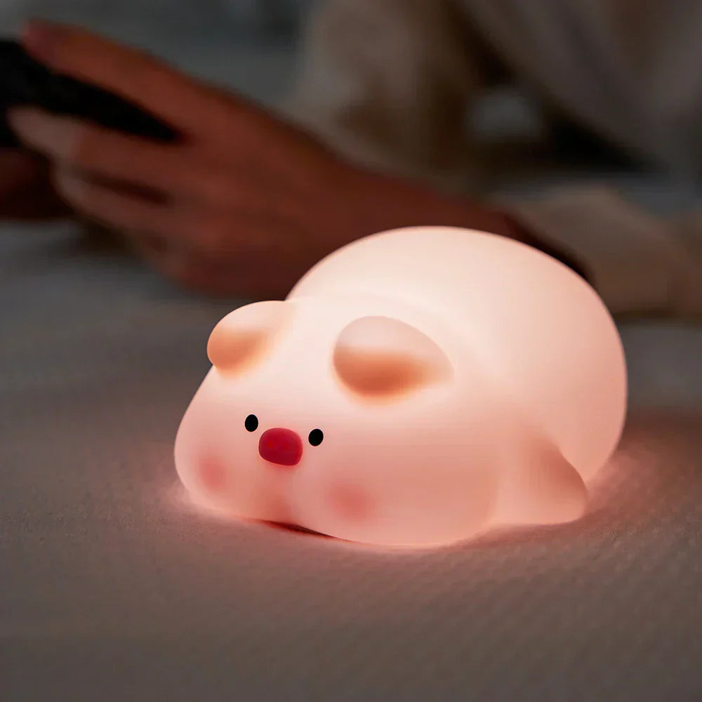 Lampada notturna a forma di maialino, luce LED soffusa, design carino e decorativo, ideale per camera da letto bambini, regalo perfetto.