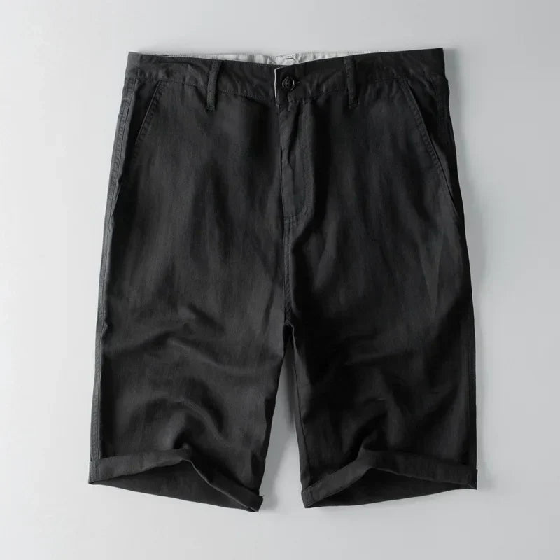 Pantaloncini neri da uomo in cotone, stile casual, con tasche laterali e chiusura a bottone. Ideali per l'estate e il tempo libero.