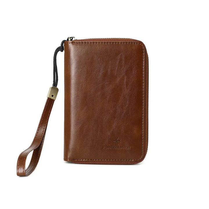 Portafoglio uomo in pelle marrone con cerniera e cinturino da polso, design elegante e funzionale, ideale per carte e contanti.