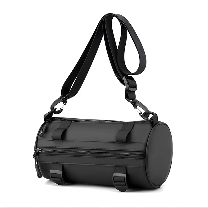 Borsa a tracolla cilindrica nera in pelle, design moderno, con cerniera e fibbie regolabili. Accessorio moda unisex, ideale per viaggi e uso quotidiano.