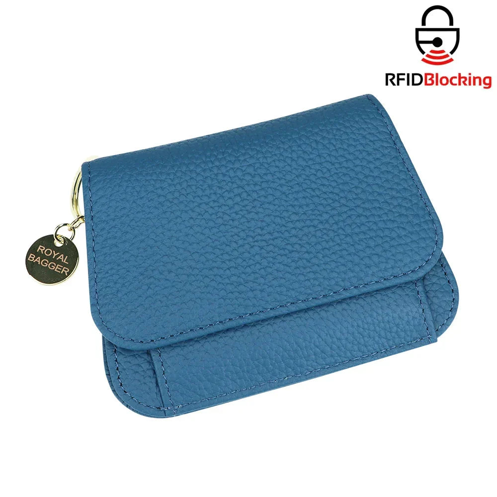 Portafoglio donna in pelle blu con chiusura a bottone, logo "Royal Bagger", protezione RFID. Accessorio moda elegante e sicuro.