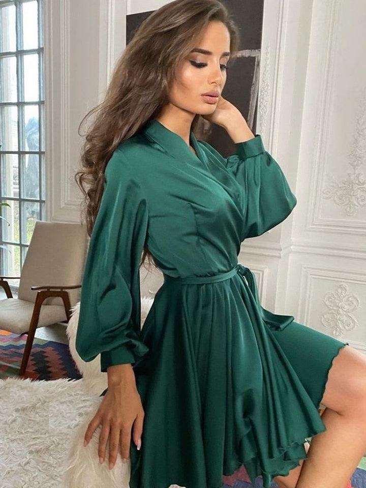 Abito Donna in Raso Maniche Lunghe con Volant Elegante