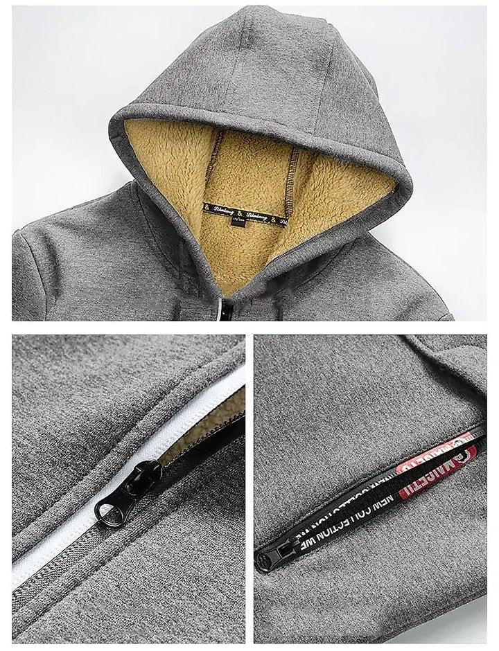Felpa con cappuccio grigia, interno in pile beige, cerniera frontale e tasca laterale con zip. Abbigliamento casual, caldo e confortevole.