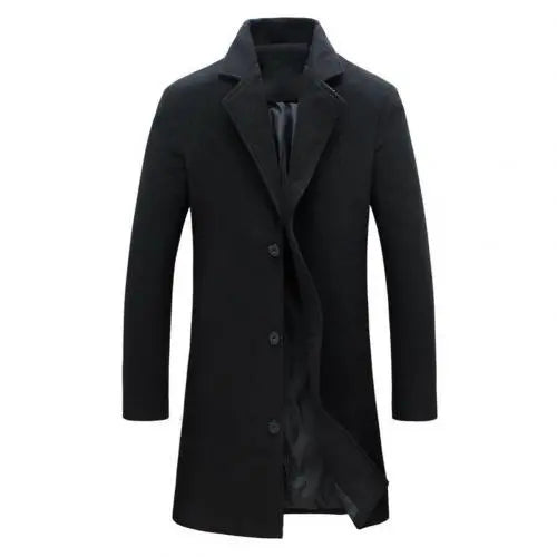 Cappotto uomo elegante nero, lungo, con bottoni, stile classico, ideale per l'inverno. Tessuto di qualità, perfetto per look formali e casual.