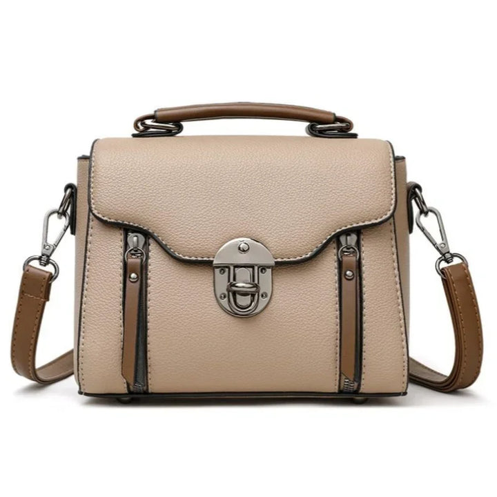 Borsa a tracolla in pelle beige con chiusura a scatto, manico superiore e dettagli marroni. Design elegante e versatile per ogni occasione.