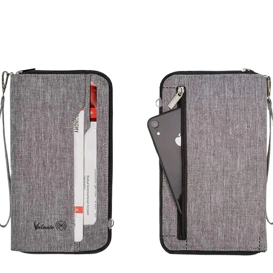 Portafoglio grigio in tessuto con cerniera, tasche esterne per smartphone e carte, design elegante e funzionale, ideale per viaggi e uso quotidiano.