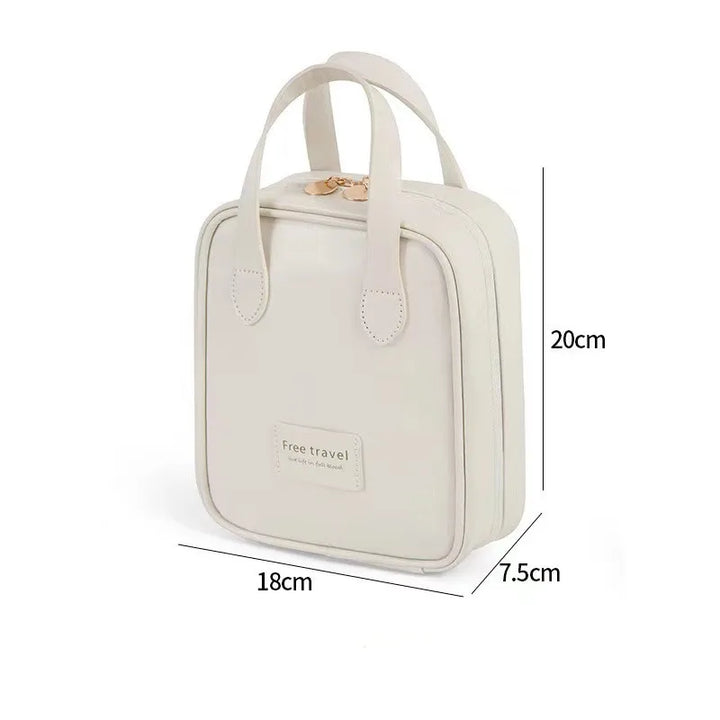 Borsa da viaggio bianca in pelle, dimensioni 20x18x7,5 cm, con manici e chiusura a zip. Ideale per organizzare accessori da viaggio.