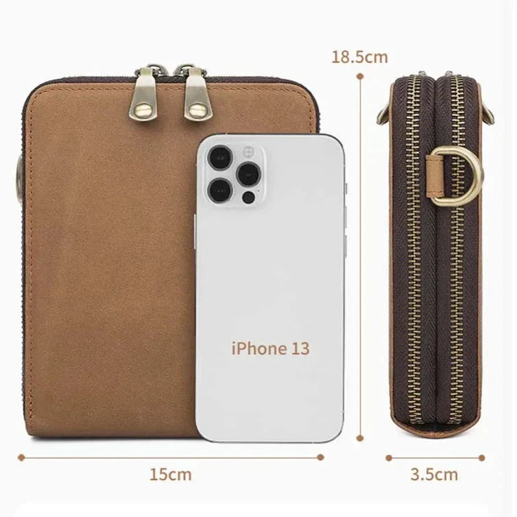 Custodia in pelle marrone per iPhone 13, dimensioni 18,5x15x3,5 cm, con doppia cerniera e design elegante. Accessorio moda per smartphone.