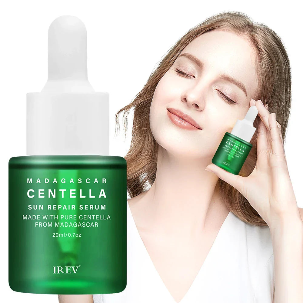 Siero riparatore solare Centella Madagascar, 20ml, con Centella pura, flacone verde, cura della pelle, idratante, anti-età, donna sorridente.