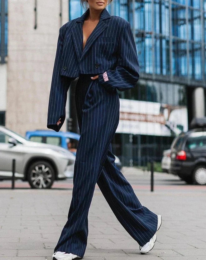 Completo Donna Blazer Corto e Pantaloni Gamba Dritta Rigati