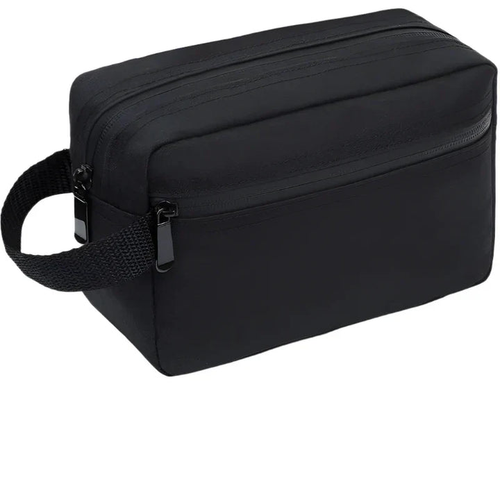 Astuccio da viaggio nero con cerniera, manico laterale, design compatto. Ideale per cosmetici e accessori. Perfetto per organizzazione bagagli.
