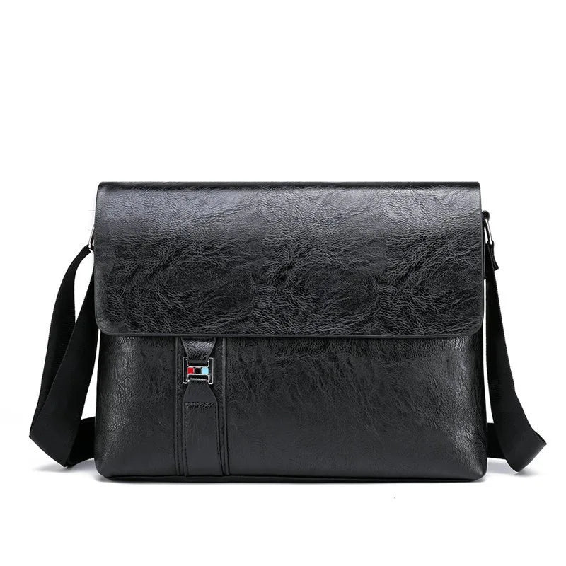 Borsa a tracolla in pelle nera elegante, design moderno, chiusura a fibbia, ideale per lavoro e viaggio. Accessorio moda uomo/donna.
