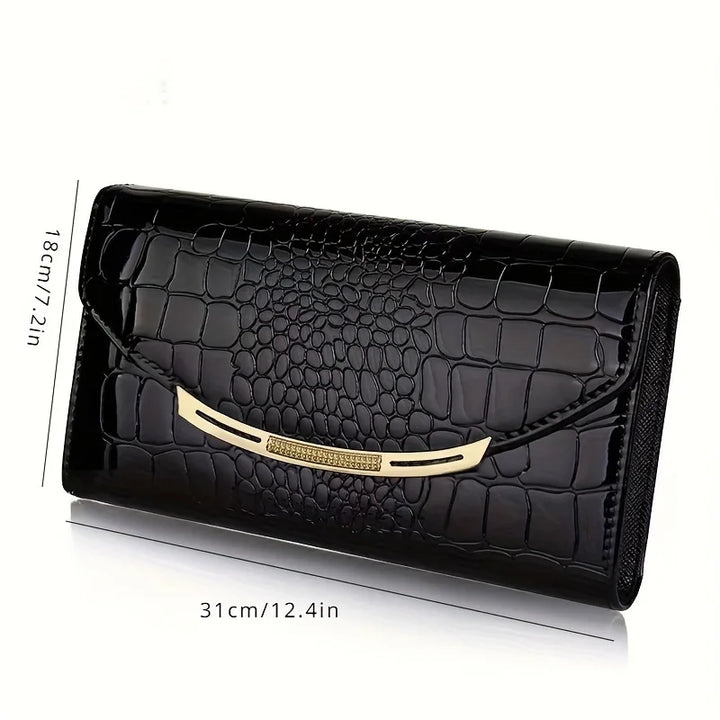 Elegante borsa clutch nera in pelle effetto coccodrillo, dimensioni 31x18 cm, con chiusura dorata. Accessorio moda donna, stile sofisticato.