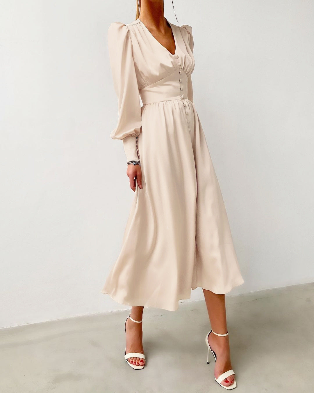 Abito Donna in Raso Scollo Classico Vestibilità Elegante