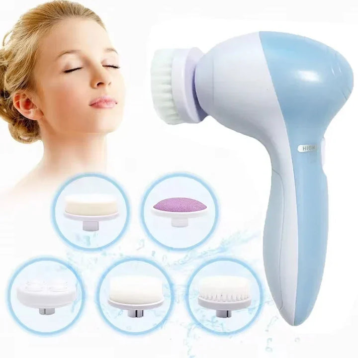 Dispositivo per pulizia viso elettrico con testine intercambiabili, massaggio e esfoliazione. Cura della pelle, bellezza, igiene personale.