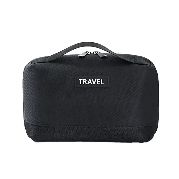Borsa da viaggio nera con manico, chiusura a zip, etichetta "TRAVEL". Ideale per organizzare accessori, resistente e compatta.