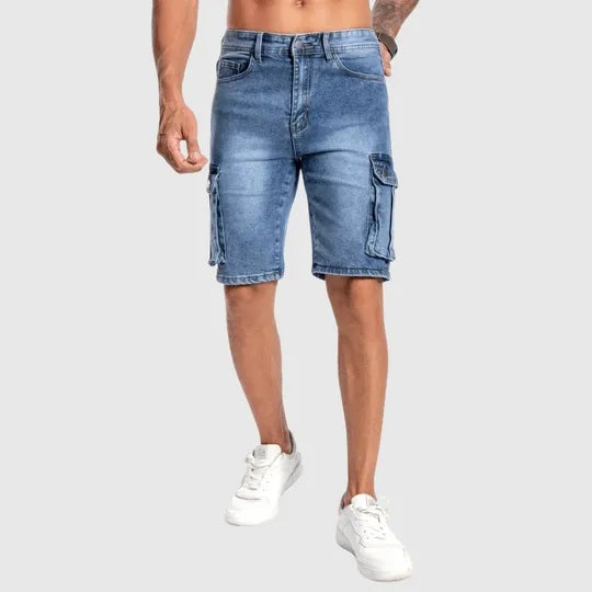 Shorts cargo in denim blu per uomo, con tasche laterali, vestibilità comoda, stile casual. Ideali per l'estate e il tempo libero.