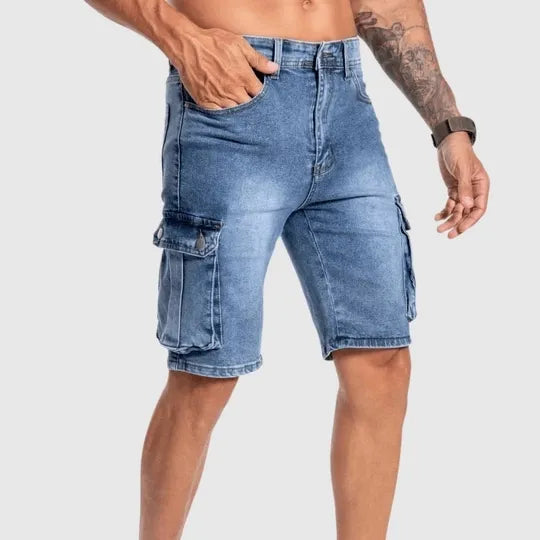 Shorts cargo in denim blu per uomo, tasche multiple, stile casual, vestibilità comoda, ideale per l'estate.