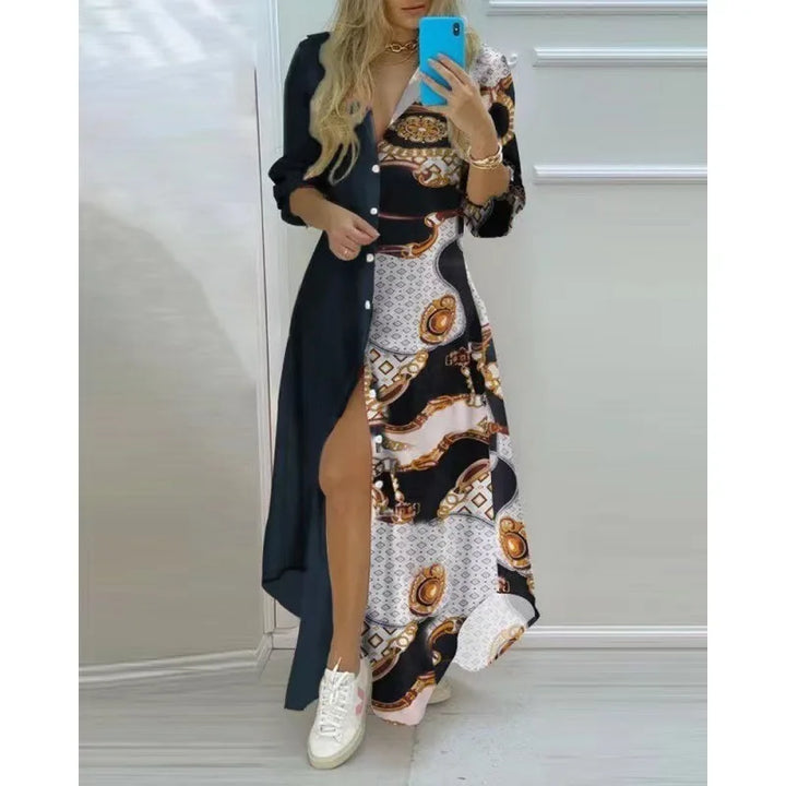 Abito lungo donna a fantasia, con bottoni e spacco laterale, indossato con sneakers bianche. Stile elegante e casual, perfetto per moda femminile.