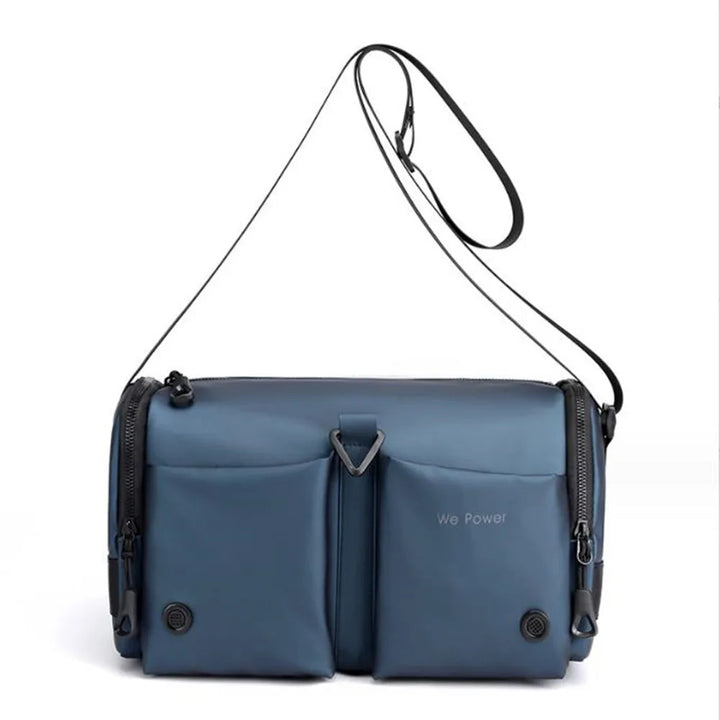 Borsa a tracolla blu in nylon impermeabile con tasche multiple e cerniere, design moderno e funzionale, ideale per viaggi e uso quotidiano.