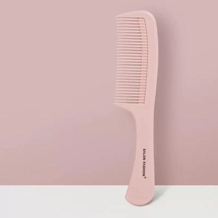 Pettine rosa in plastica, design ergonomico, marchio "Salon Fashion", su sfondo rosa. Accessorio per capelli, ideale per styling e cura quotidiana.