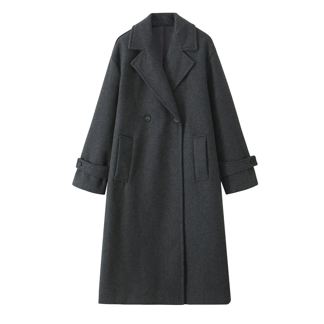 Cappotto lungo grigio scuro in lana, doppio petto, con tasche e revers classici. Elegante e caldo, ideale per l'inverno. Moda donna.