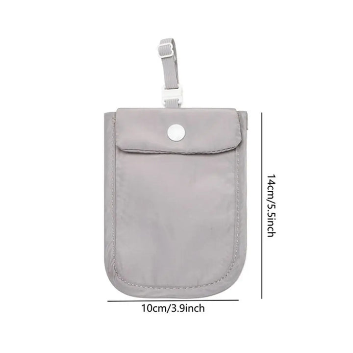 Sacchetto impermeabile grigio per passeggino, dimensioni 14x10 cm, con chiusura a bottone e gancio regolabile. Accessorio pratico per genitori.