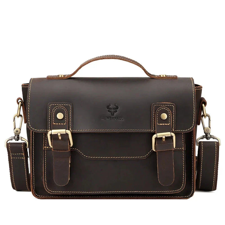 Borsa a tracolla in pelle marrone scuro, design vintage, con fibbie e manico superiore. Ideale per lavoro e uso quotidiano.
