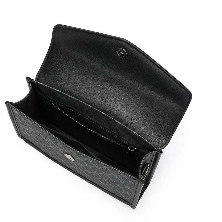 Borsa a tracolla nera in pelle con motivo geometrico, interno spazioso, tasca con zip, chiusura a bottone magnetico. Elegante e funzionale.