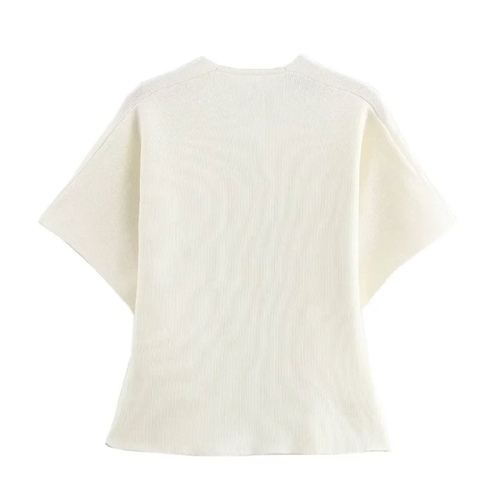Maglia bianca a maniche corte, design minimalista, tessuto leggero e traspirante, ideale per look casual ed eleganti. Perfetta per ogni stagione.