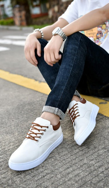 Sneakers Uomo con Suola Comoda e Design Moderno