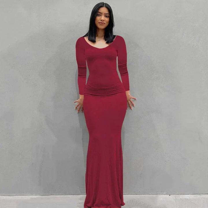 Abito lungo rosso elegante da donna, maniche lunghe, scollo a V, adatto per eventi formali e serate. Vestito aderente, moda femminile.
