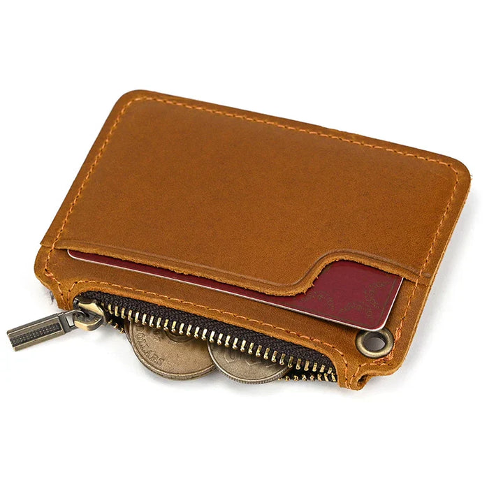 Portafoglio in pelle marrone con cerniera, tasca per carte di credito e scomparto per monete. Design compatto, ideale per uomo e donna.