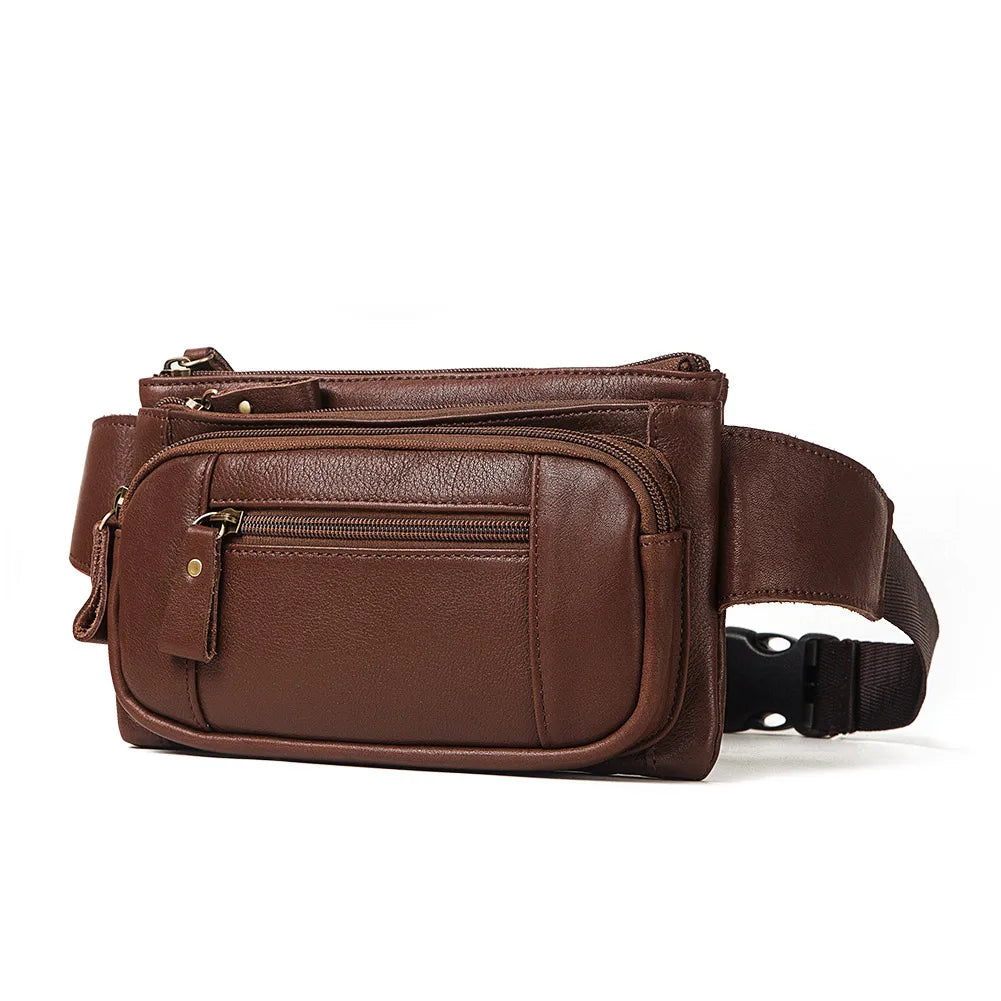 Marsupio in pelle marrone con tasche multiple e cerniere, ideale per viaggi e uso quotidiano. Design elegante e pratico, cintura regolabile.